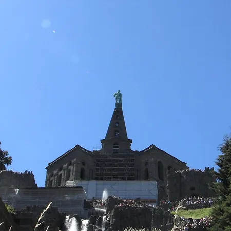 Hugo37 Am Bergpark *