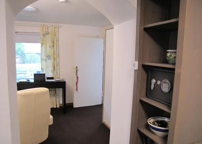 Hugo37 Am Bergpark Lägenhet *